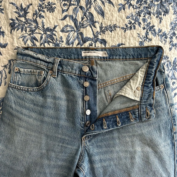 Size 05/27W 90’s Boyfriend Garage Jeans - Picture 2 of 4
